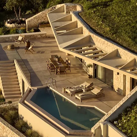 Domus Terrae Villa Romírion